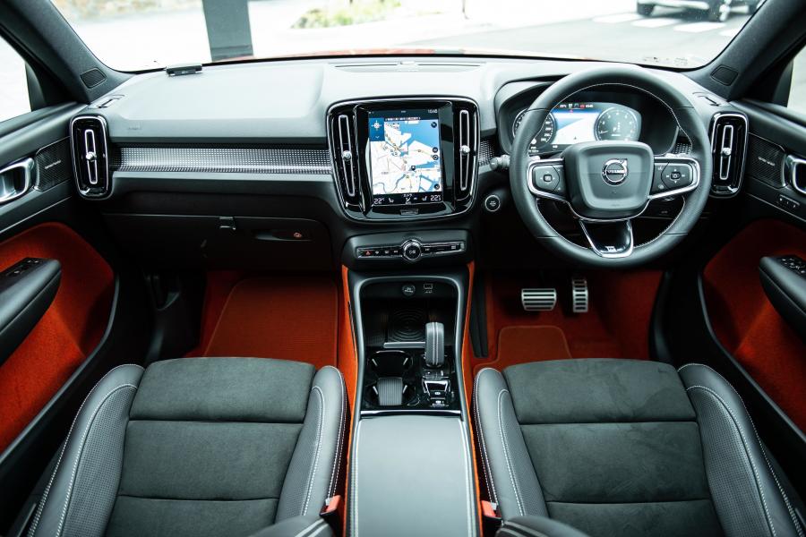 Торпедо Volvo XC40 T5 R-Design 2018 года  (JP) (фото 11 из 23)